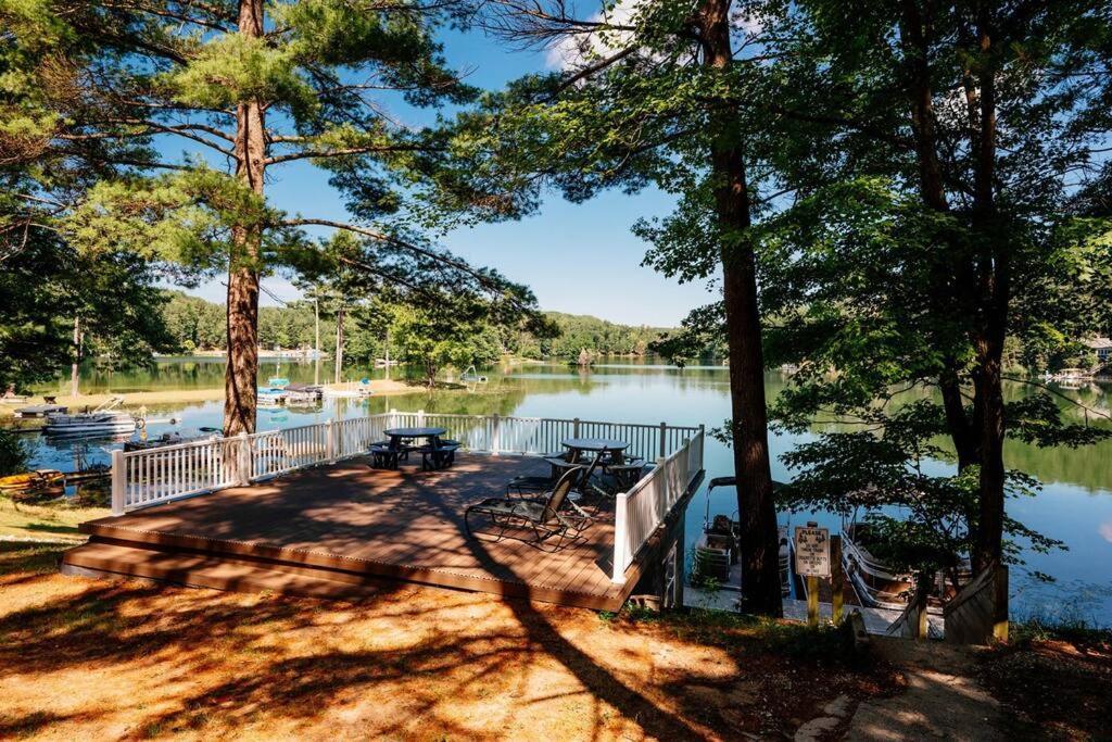 Cabin On Beautiful Arbutus Lake Near טראוורס סיטי מראה חיצוני תמונה