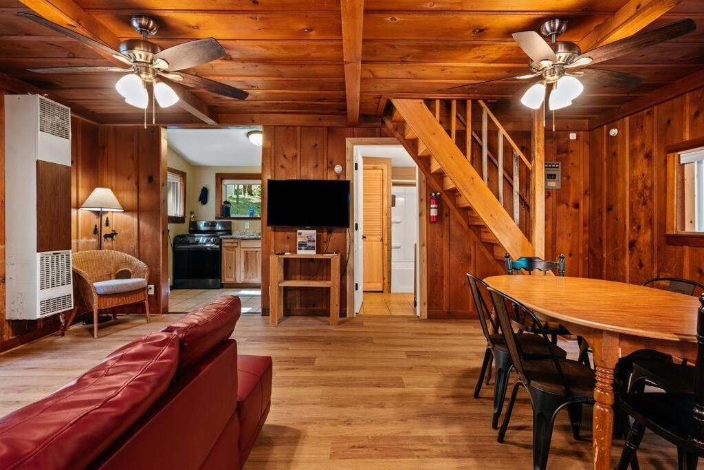 Cabin On Beautiful Arbutus Lake Near טראוורס סיטי מראה חיצוני תמונה
