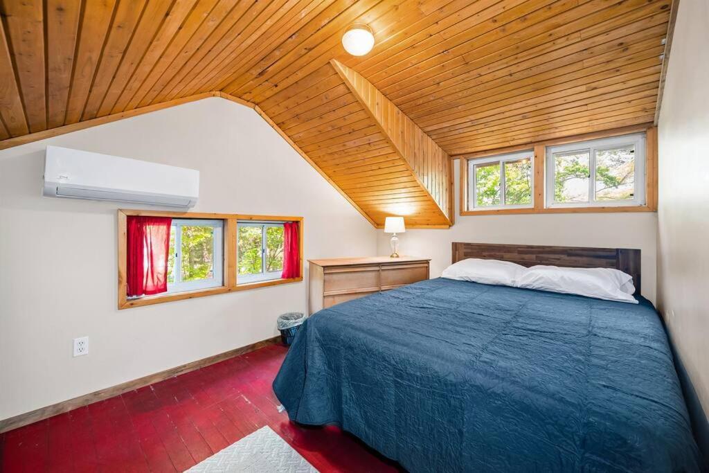 Cabin On Beautiful Arbutus Lake Near טראוורס סיטי מראה חיצוני תמונה