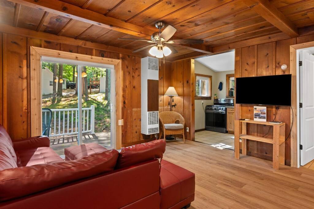 Cabin On Beautiful Arbutus Lake Near טראוורס סיטי מראה חיצוני תמונה